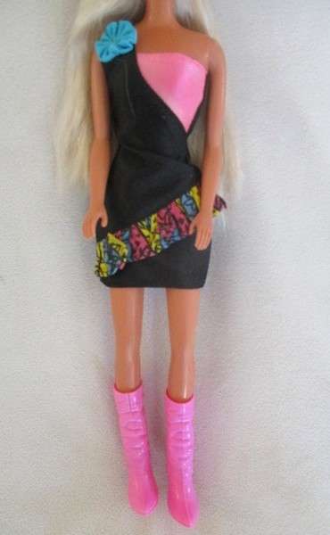 Vintage Mattel Barbie in cute outfit - knees bend