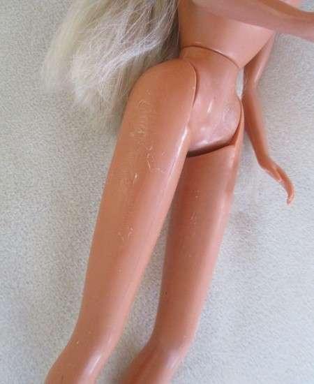 Vintage Mattel Barbie in cute outfit - knees bend