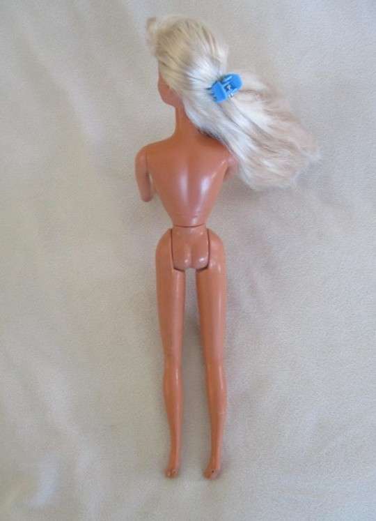 Vintage Mattel Barbie in cute outfit - knees bend