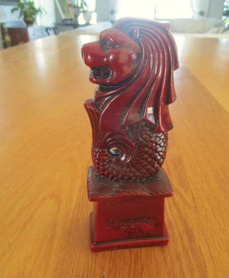 Vintage Singapore Merlion paper weight