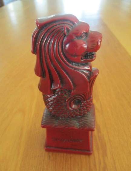 Vintage Singapore Merlion paper weight