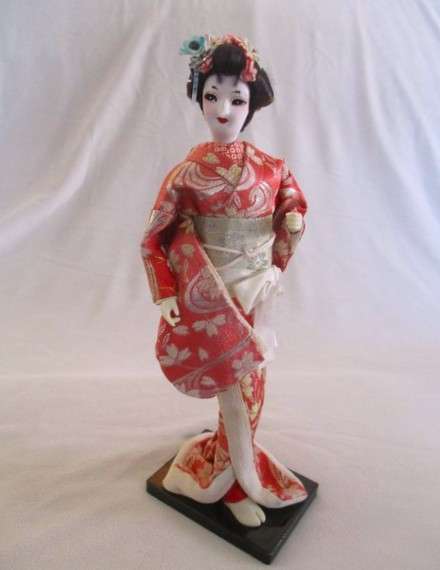 1. Collectable and beautiful vintage Japanese geisha doll in exquisite outfit - larger 30cm tall