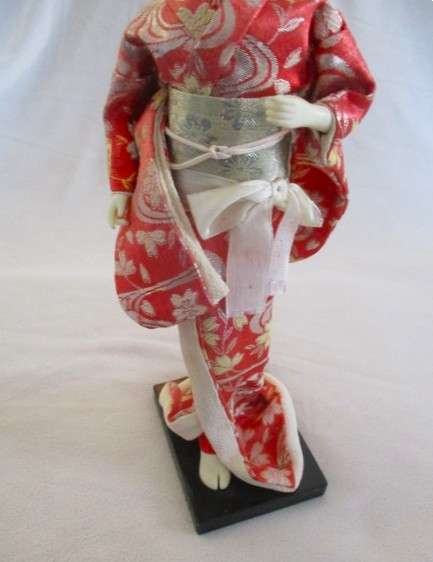 1. Collectable and beautiful vintage Japanese geisha doll in exquisite outfit - larger 30cm tall