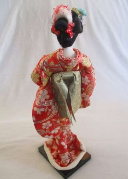 1. Collectable and beautiful vintage Japanese geisha doll in exquisite outfit - larger 30cm tall
