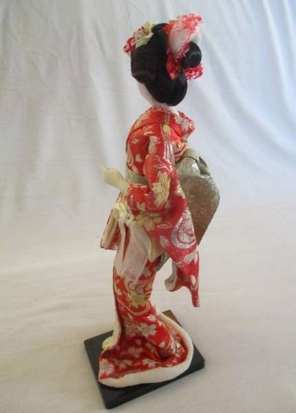 1. Collectable and beautiful vintage Japanese geisha doll in exquisite outfit - larger 30cm tall
