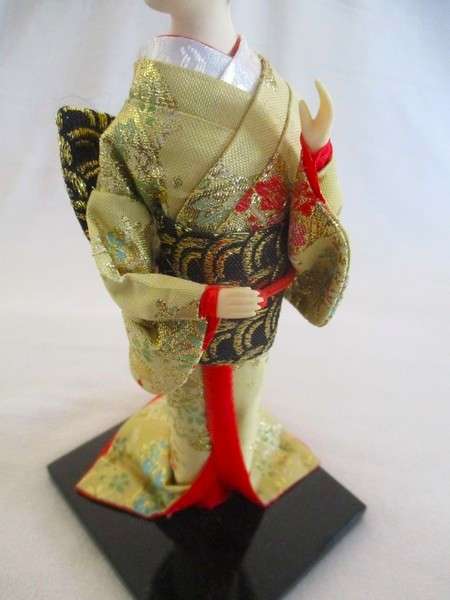 2. Collectable and beautiful vintage Japanese geisha doll in exquisite outfit - smaller 24cm tall
