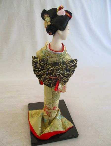 2. Collectable and beautiful vintage Japanese geisha doll in exquisite outfit - smaller 24cm tall