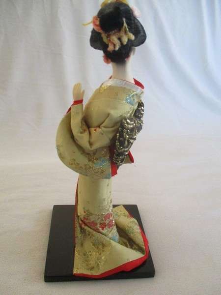 2. Collectable and beautiful vintage Japanese geisha doll in exquisite outfit - smaller 24cm tall