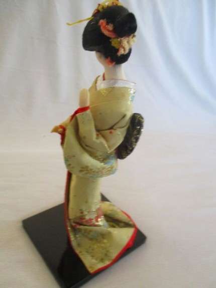 2. Collectable and beautiful vintage Japanese geisha doll in exquisite outfit - smaller 24cm tall