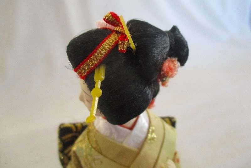2. Collectable and beautiful vintage Japanese geisha doll in exquisite outfit - smaller 24cm tall
