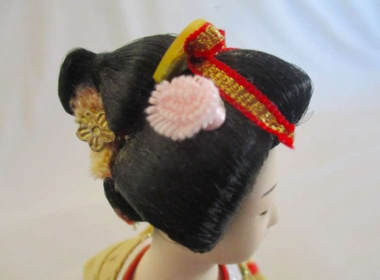 2. Collectable and beautiful vintage Japanese geisha doll in exquisite outfit - smaller 24cm tall
