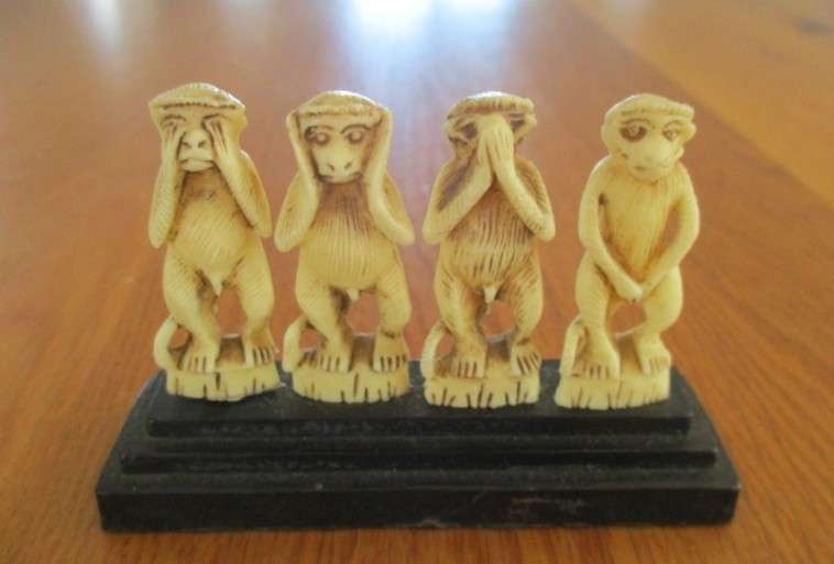 Four cute wise monkeys - made in Italy - Hear no evil, see no evil, speak no evil, do no evil