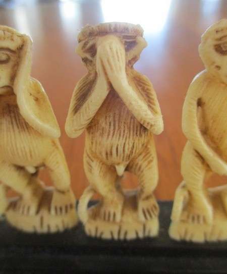 Four cute wise monkeys - made in Italy - Hear no evil, see no evil, speak no evil, do no evil
