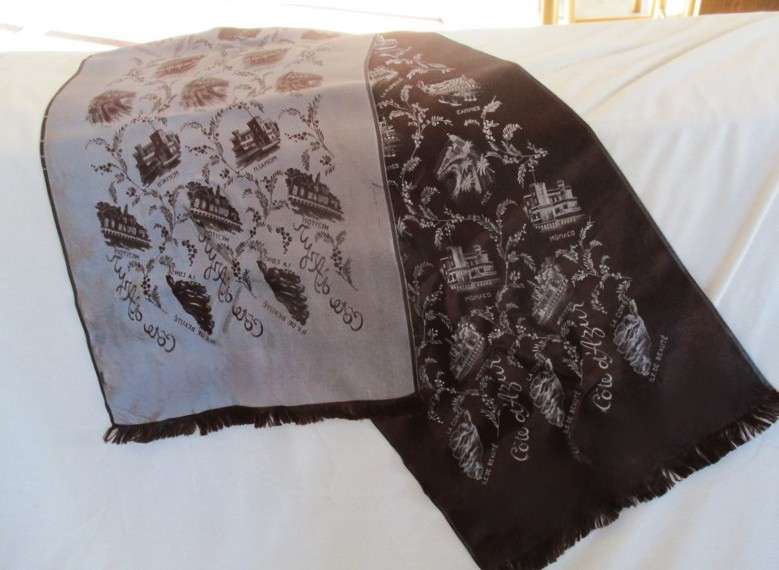 A striking Cote D' Azur scarf