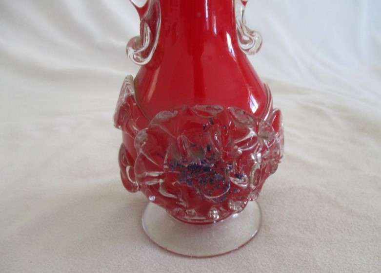 Vintage 18cm tall red hand blown art glass vase with fluted rim and applied floral design