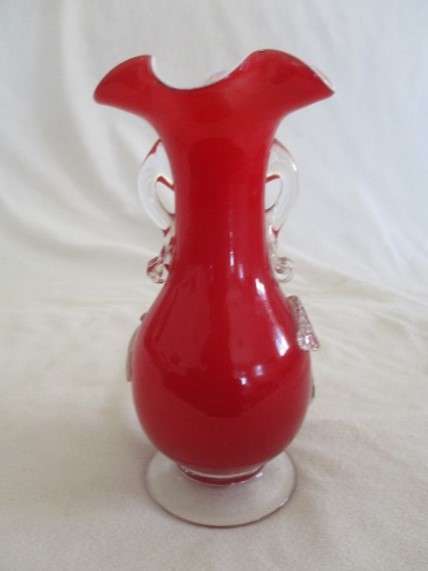 Vintage 18cm tall red hand blown art glass vase with fluted rim and applied floral design