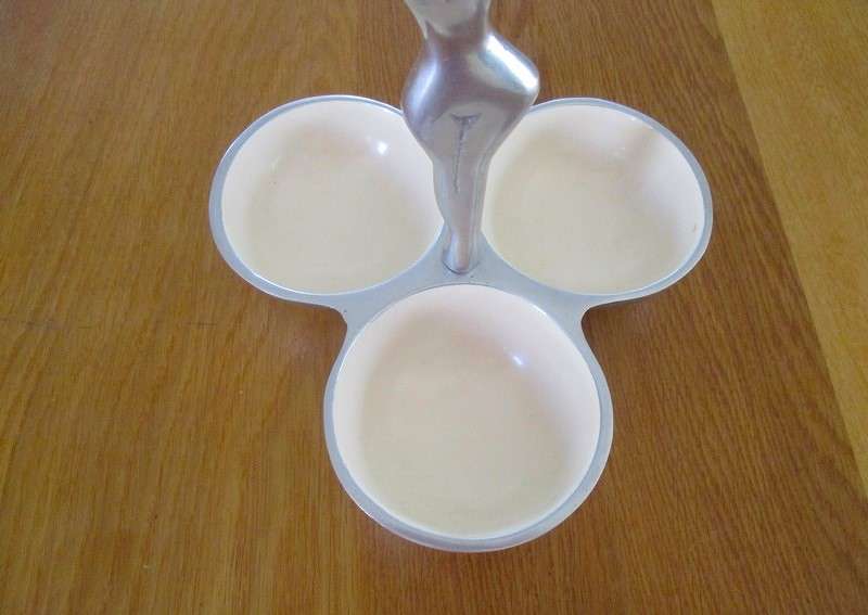 Striking Carrol Boyes style pewter dip/snack dish