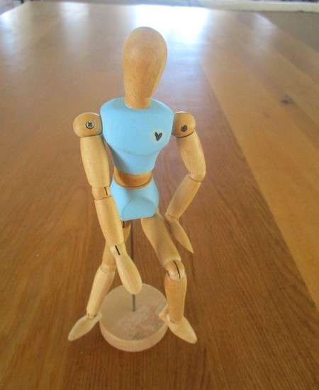 Adjustable wooden artist's mannequin (drawing aid)