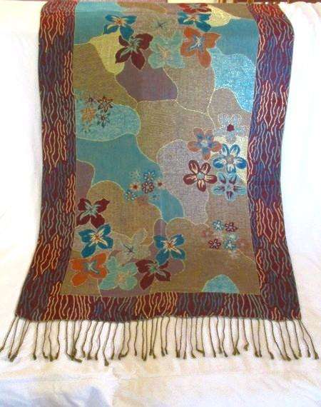 A striking reversable 100% Pashmina/Throw with gold thread