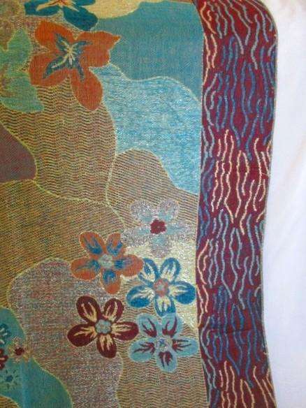 A striking reversable 100% Pashmina/Throw with gold thread