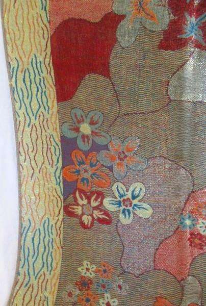 A striking reversable 100% Pashmina/Throw with gold thread