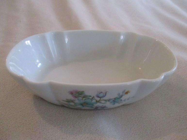 Three Elizabeth Arden collectables for one price