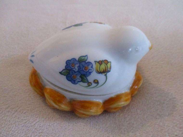 Three Elizabeth Arden collectables for one price