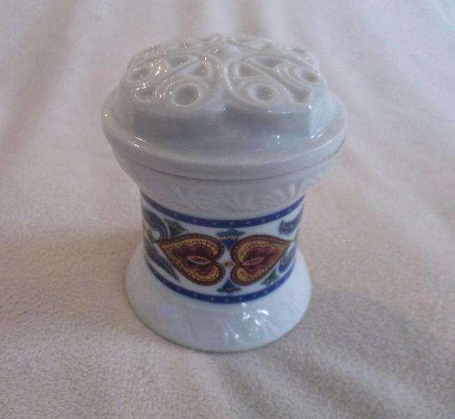Three Elizabeth Arden collectables for one price