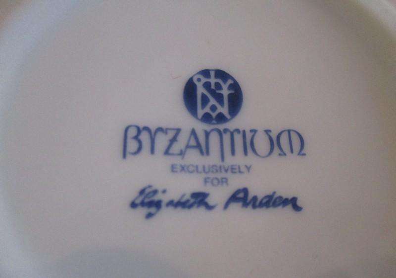Three Elizabeth Arden collectables for one price