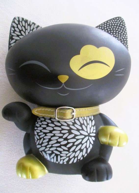Cute large Mani the lucky cat (Maneki Neko in Japan) savings bank