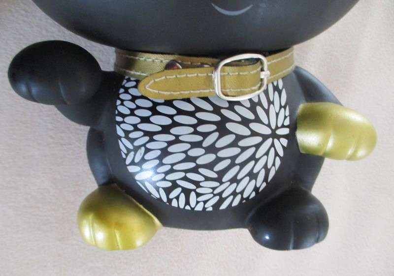 Cute large Mani the lucky cat (Maneki Neko in Japan) savings bank