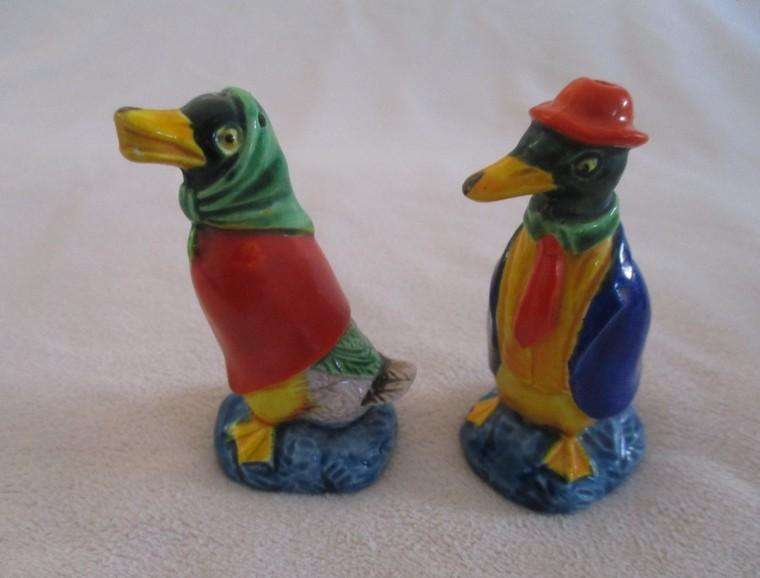 Collectable vintage Japanese hand painted Marutomoware salt & pepper cellars, preserve jar & spoon