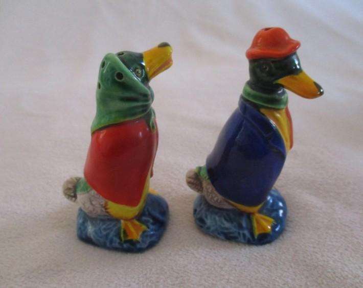 Collectable vintage Japanese hand painted Marutomoware salt & pepper cellars, preserve jar & spoon