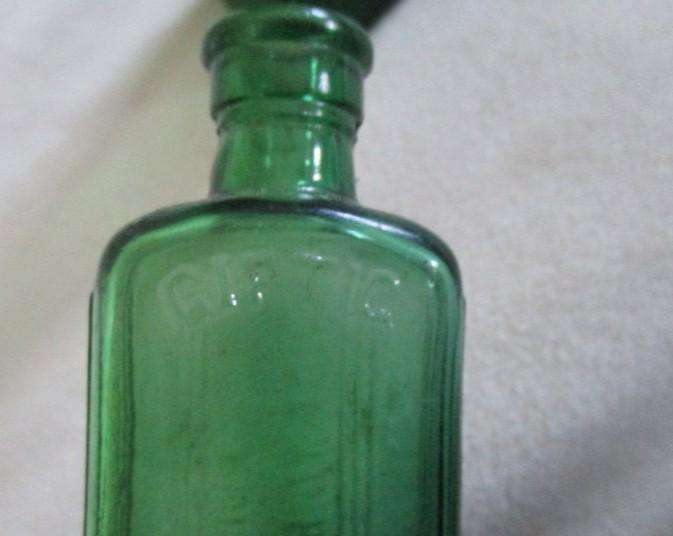 Batch of green glass for the collector (nine items)