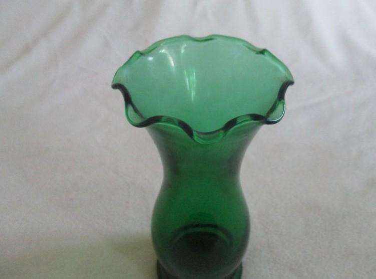 Batch of green glass for the collector (nine items)