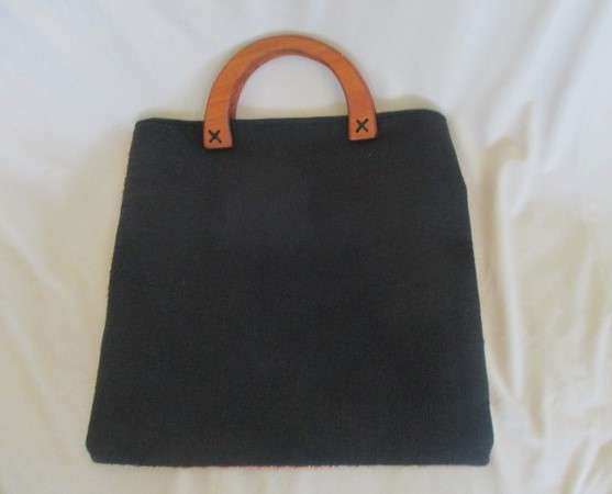 Stunning hand embroidered bag from Thailand in wonderful condition
