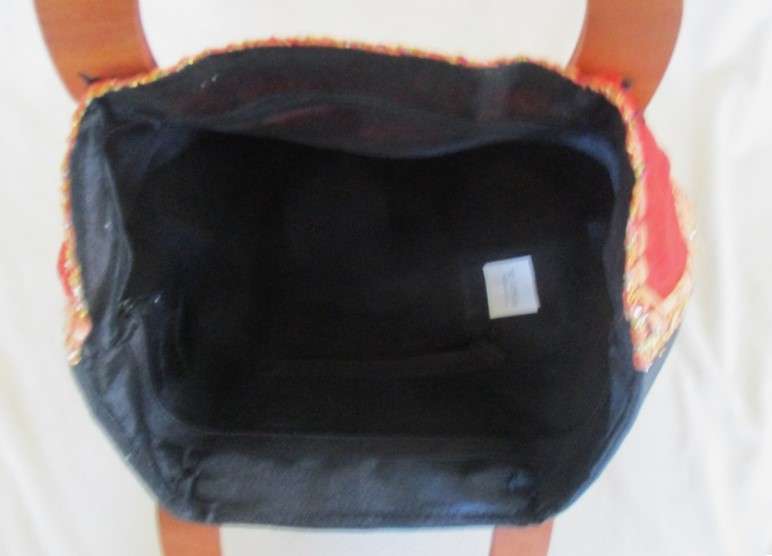 Stunning hand embroidered bag from Thailand in wonderful condition
