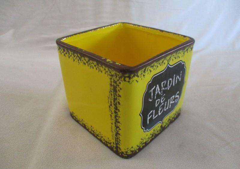 A cheerful "Jardin de fleurs" ceramic planter
