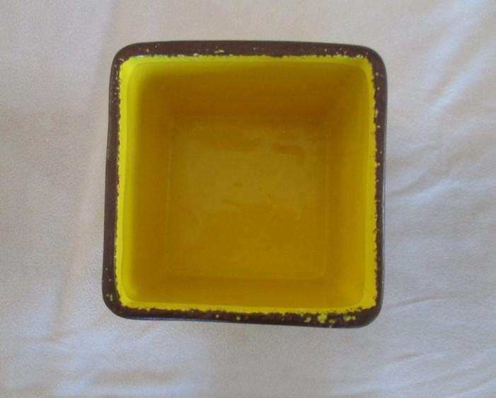 A cheerful "Jardin de fleurs" ceramic planter