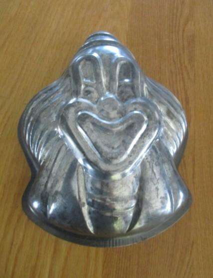 Great for kiddies parties - vintage clown and teddy bear jelly moulds