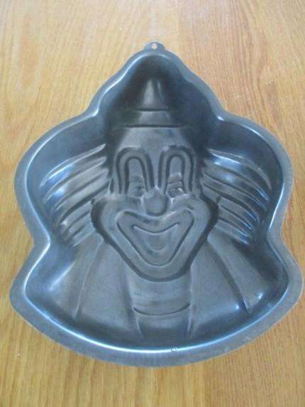 Great for kiddies parties - vintage clown and teddy bear jelly moulds