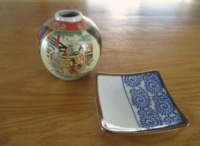 Two beautiful oriental items - small vintage Satsuma vase and square trinket dish
