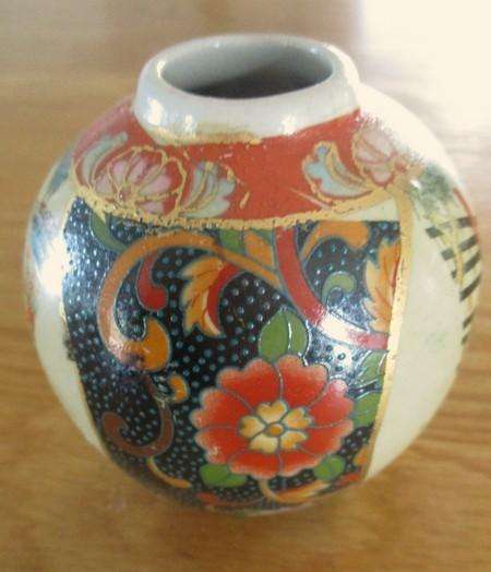 Two beautiful oriental items - small vintage Satsuma vase and square trinket dish