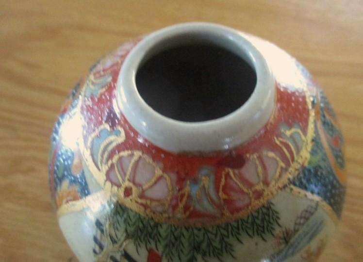 Two beautiful oriental items - small vintage Satsuma vase and square trinket dish