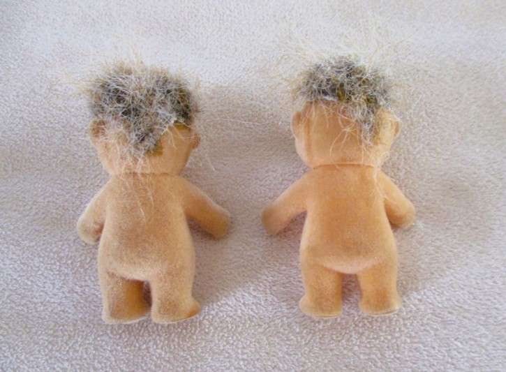 Batch of five collectable Sylvanian Forest Family figures  + extra clothes (great for Xmas stocking)
