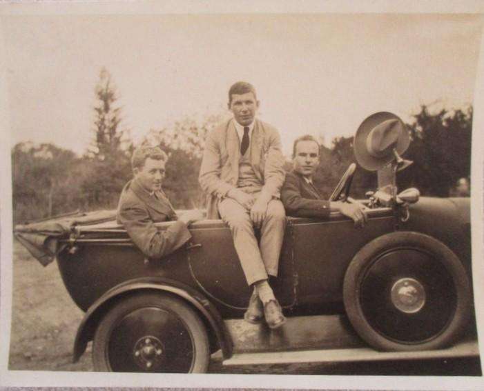Four antique 1919/20 photos with old Singer car & one antique 1919 postcard of Model T (Tin Lizzie)