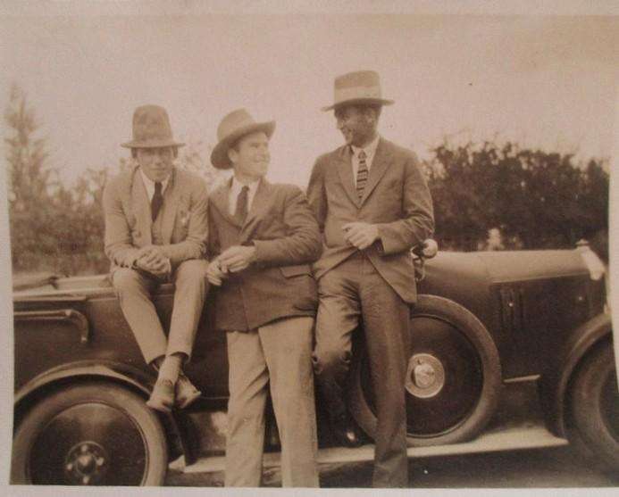 Four antique 1919/20 photos with old Singer car & one antique 1919 postcard of Model T (Tin Lizzie)