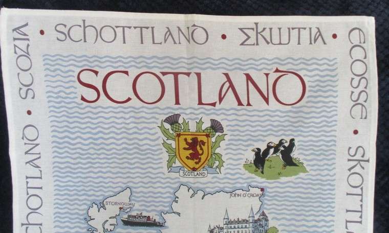 7. - Large Scottish pictorial cloth - Scotland's historical sites