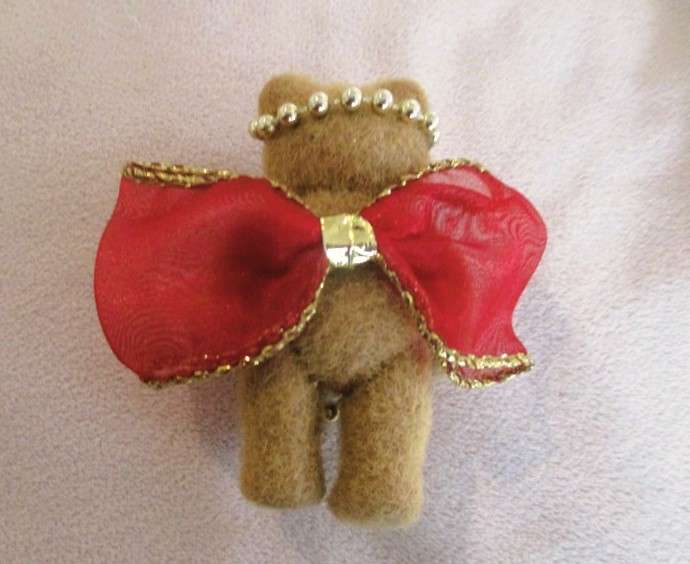 A batch of nine vintage Christmas ornaments for one price