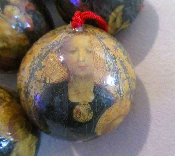 A batch of nine vintage Christmas ornaments for one price